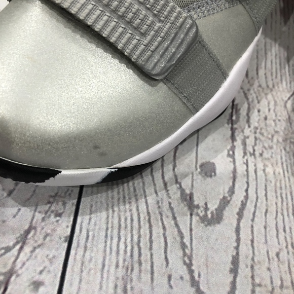 🚫 SOLD 🚫 LeBron Zoom Soldier 11 Silver Bullet - Picture 5 of 7